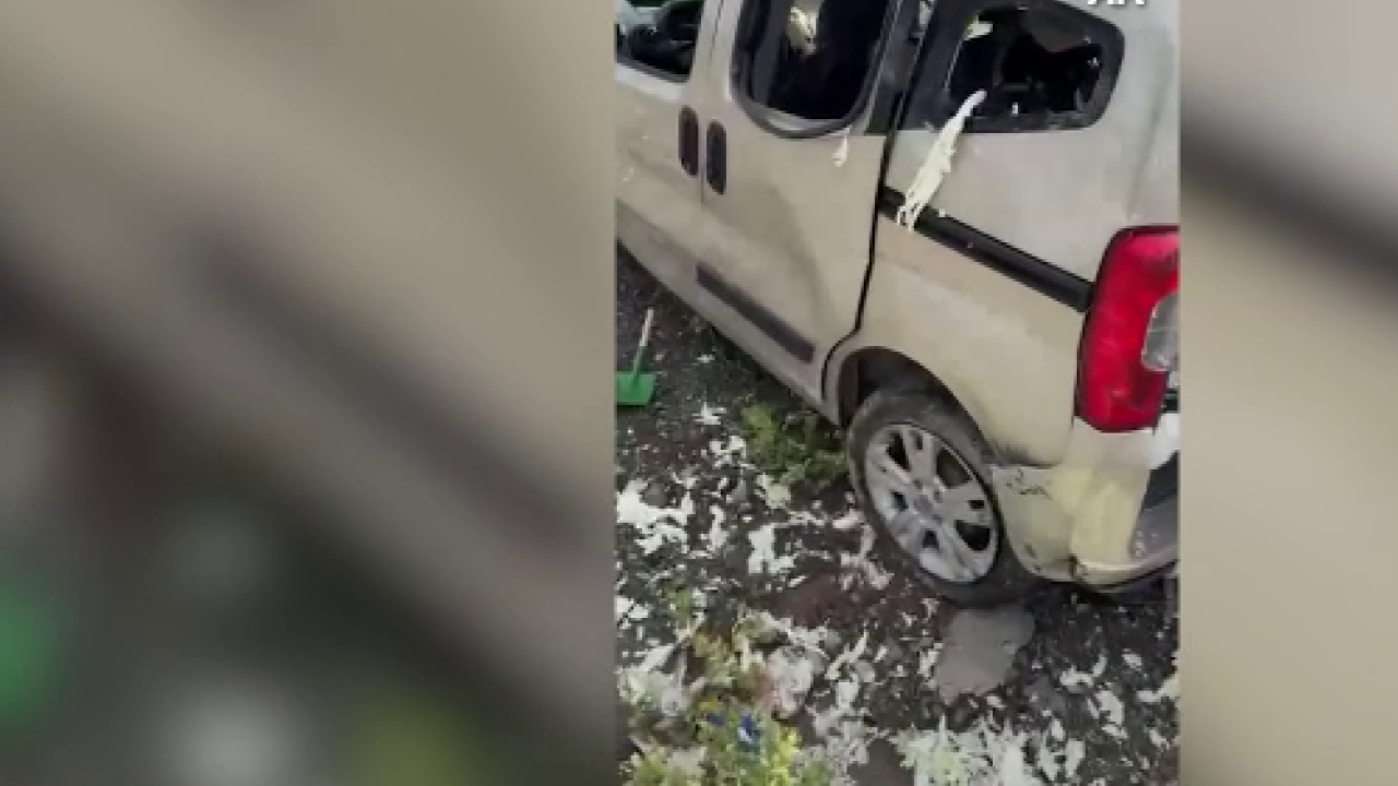 Şarampole devrilen araçtaki 3 kişi yaralandı