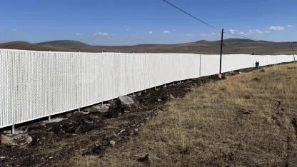 Ardahan'da kara yollarına kar bariyerleri yapıldı