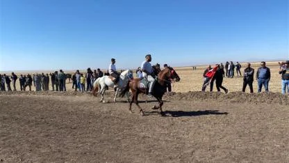 Arpaçay’da 4. geleneksel rahvan at yarışları yapıldı