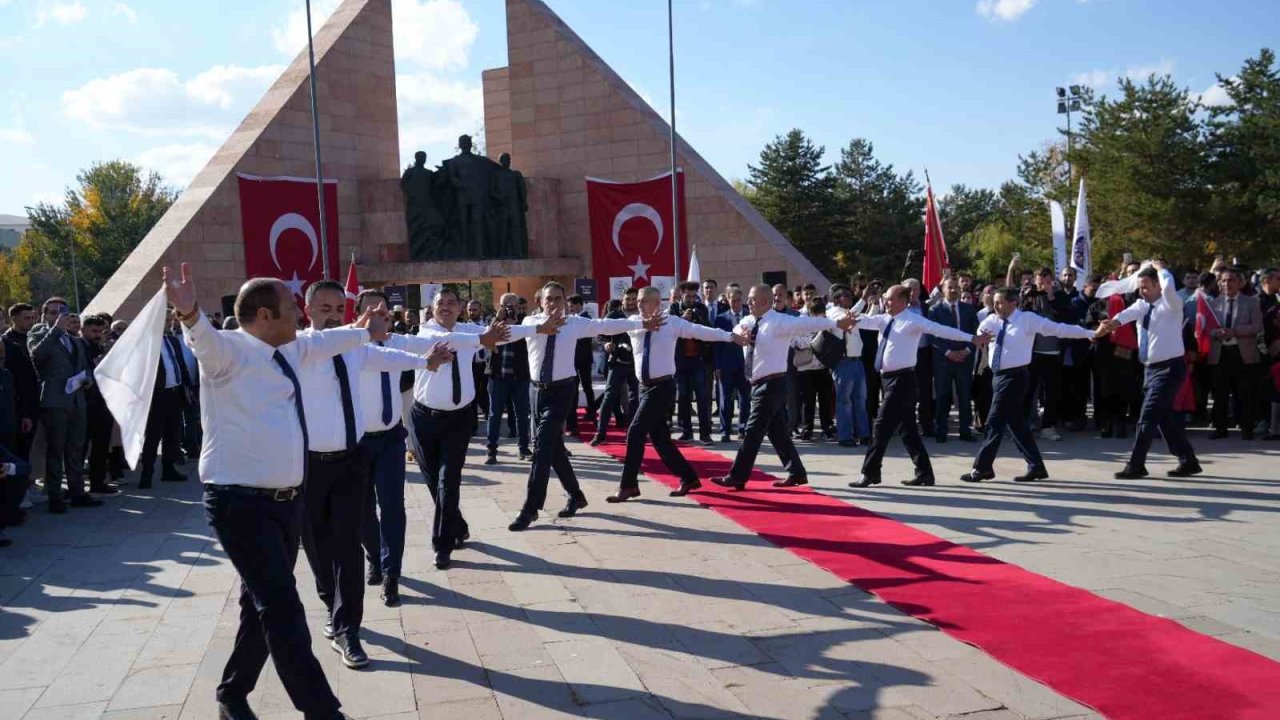 Atatürk Üniversitesi’nde akademik yıl açılış töreni heyecanı