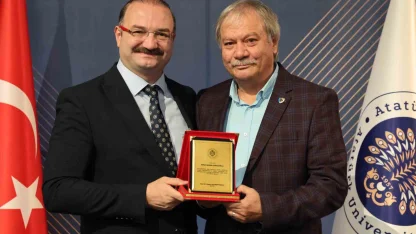 Atatürk Üniversitesinde kurumsal vefa ve hizmet ödülleri ile emek ve vefaya vurgu