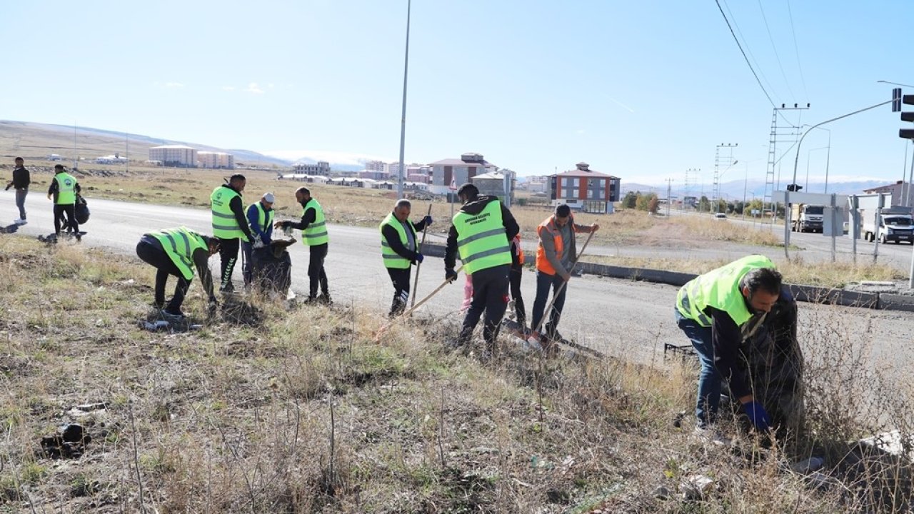 Belediye ekiplerinin temizlik seferberliği sürüyor