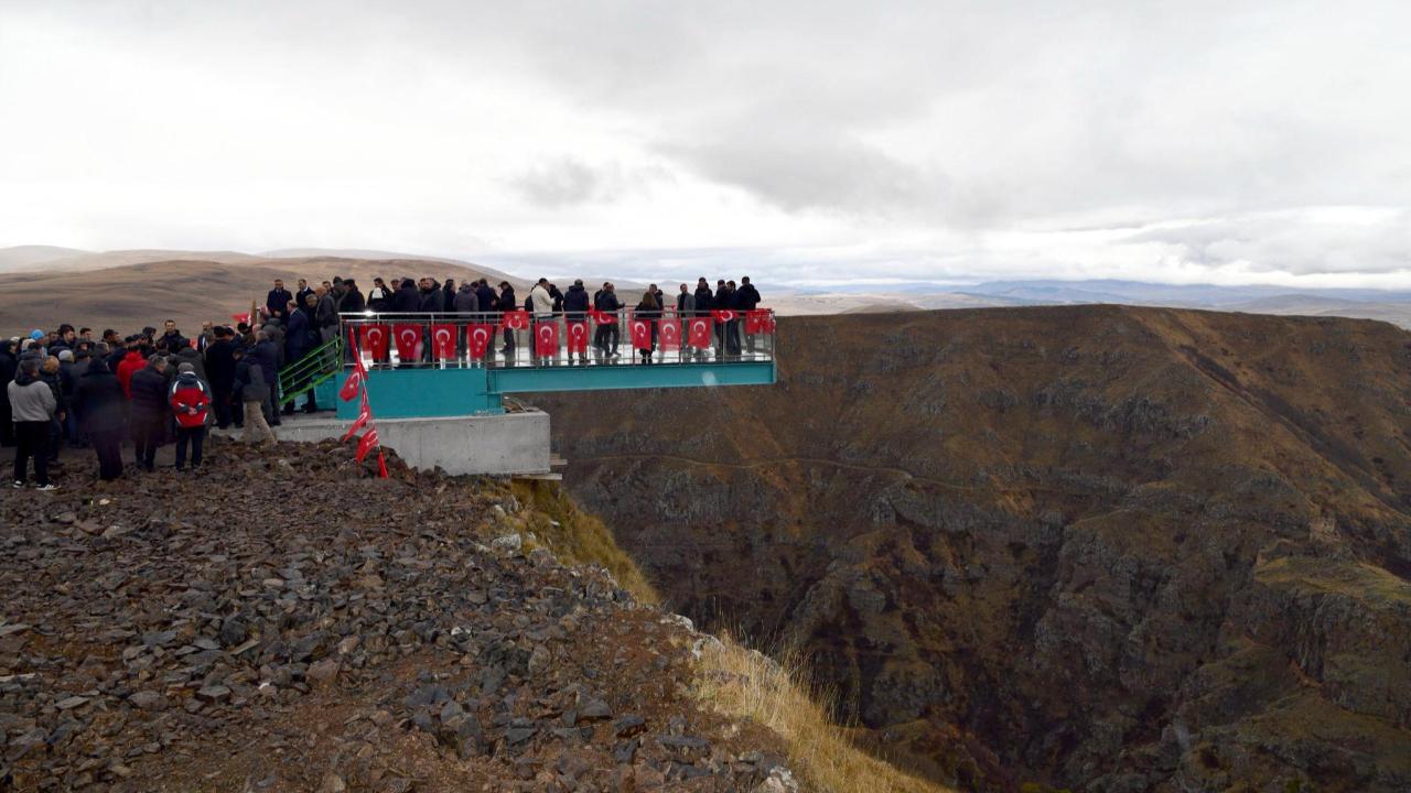 Çıldır&#039;da yapılan seyir terasının açılışı yapıldı