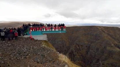 Çıldır'da yapılan seyir terasının açılışı yapıldı