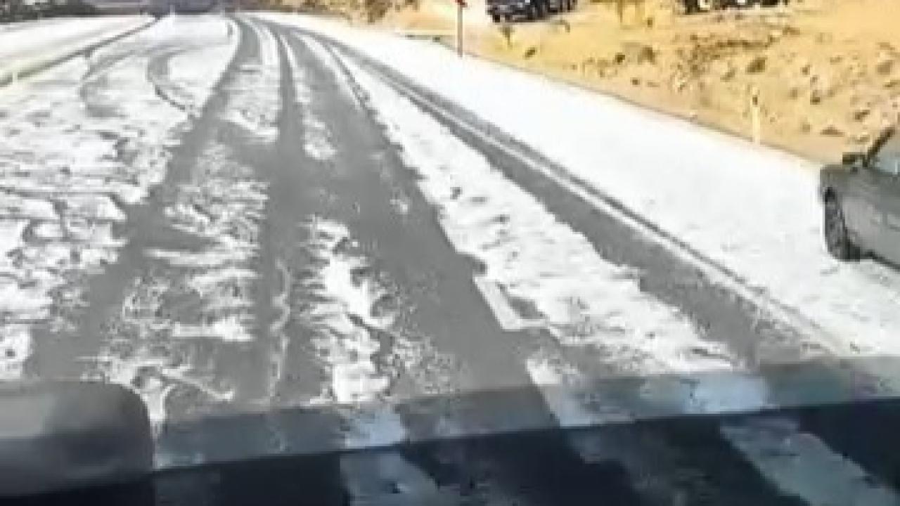 Dolu yağışı sürücülere zor anlar yaşattı