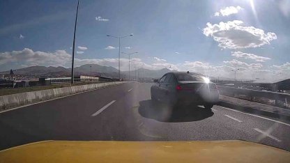 Kontrolsüz şekilde ana yola çıkan araç kazaya neden oluyordu