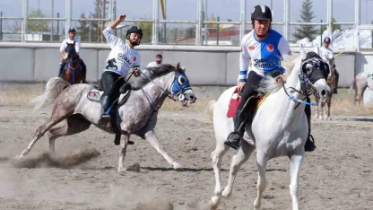 Cirit müsabakalarında Aziziye Şengel Atlı Spor Kulübü, grup birincisi oldu