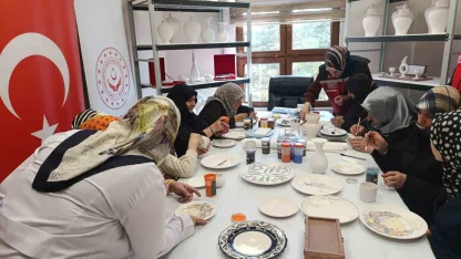 Erzurum’da şehit yakınlarına sanatla şifa: Çini, Tezhip ve Ebru kursları başladı