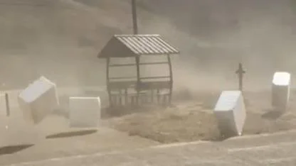 Etkili fırtına toz bulutu oluşturdu