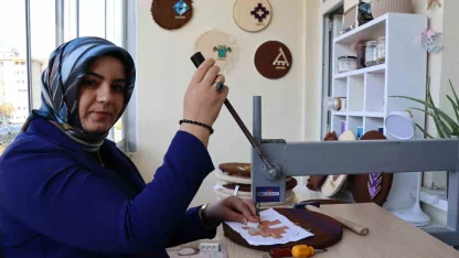 Filografi ve erhamın buluştuğu tablolar dikkat çekiyor