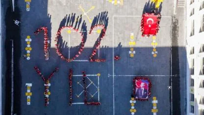 GAMP İlkokulu öğrencilerinden 102. Yıl koreografisi