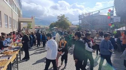 Gazze yararına kurulan panayır büyük ilgi gördü