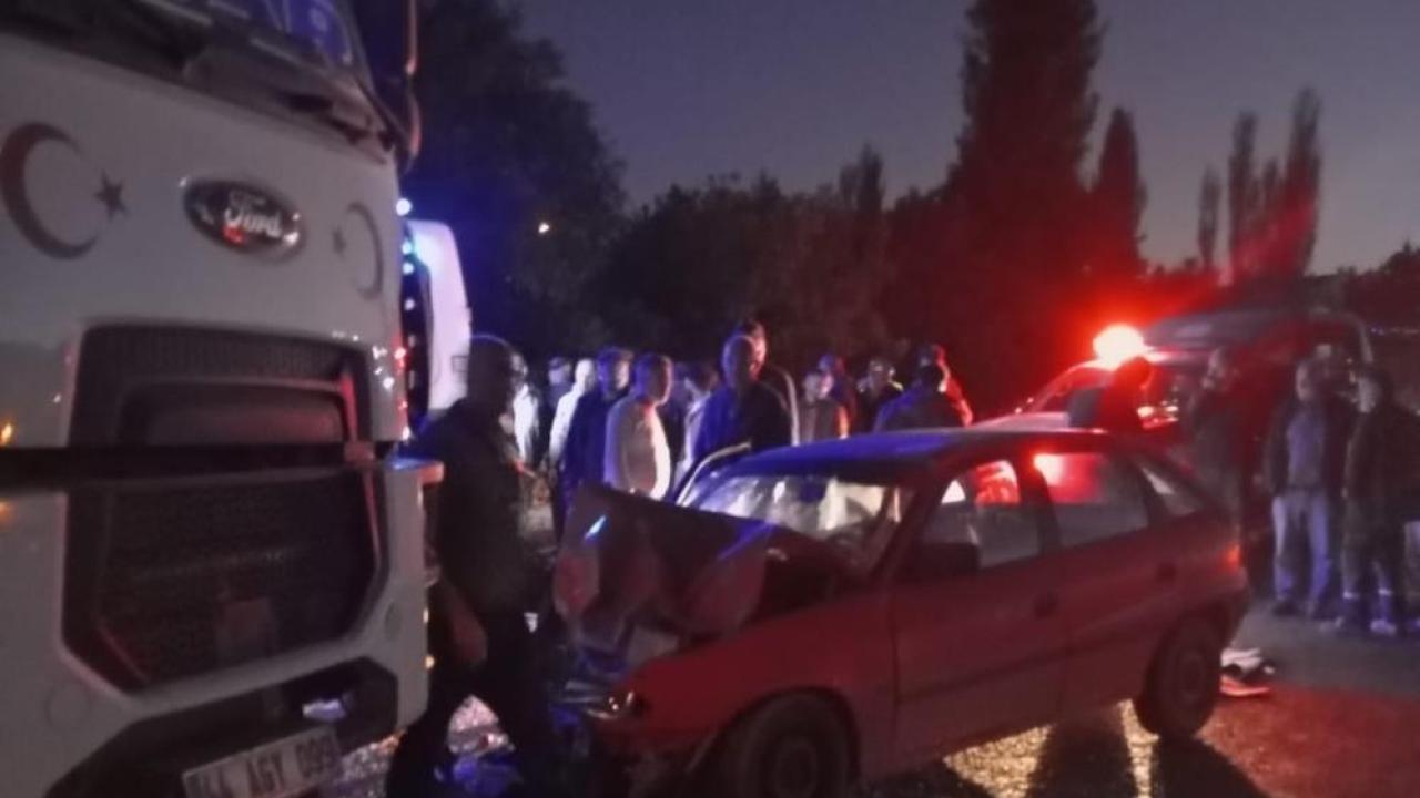 Hafriyat kamyonu ile otomobil çarpıştı: 1 ölü 1 yaralı