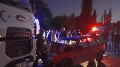 Hafriyat kamyonu ile otomobil çarpıştı: 1 ölü 1 yaralı