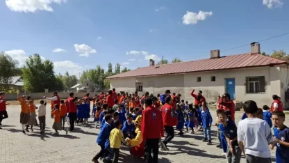 Damla Gönüllülük Hareketi projesi Hamur’da gençlerle buluştu