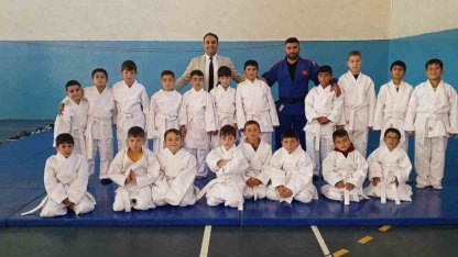 Hınıs judoda uçuşa geçti