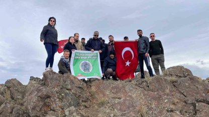 Iğdır’da dağcılardan Cumhuriyet Bayramı’na özel Tekelti Dağı zirve tırmanışı