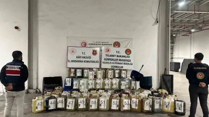 İran’dan gelen otobüste 1 ton sıvı metamfetamin ele geçirildi