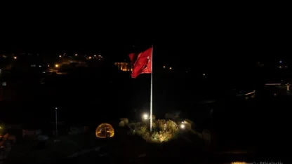 Işıklandırılan Ardahan Kalesi böyle görüntülendi