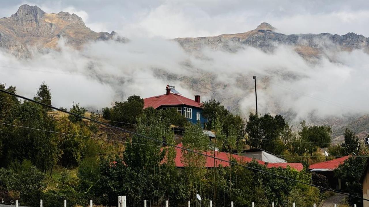 Kar ve sonbahar manzarası, eşsiz kareler ortaya çıkardı