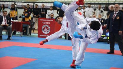 Karate sporcuları, Milli Takım’a seçilmek için ter döküyor