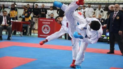 Karate sporcuları, Milli Takım’a seçilmek için ter döküyor