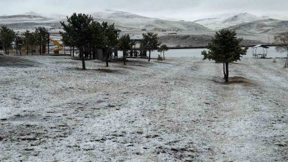 Karayazı’ya mevsimin ilk karı yağdı