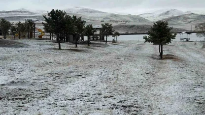 Karayazı’ya mevsimin ilk karı yağdı