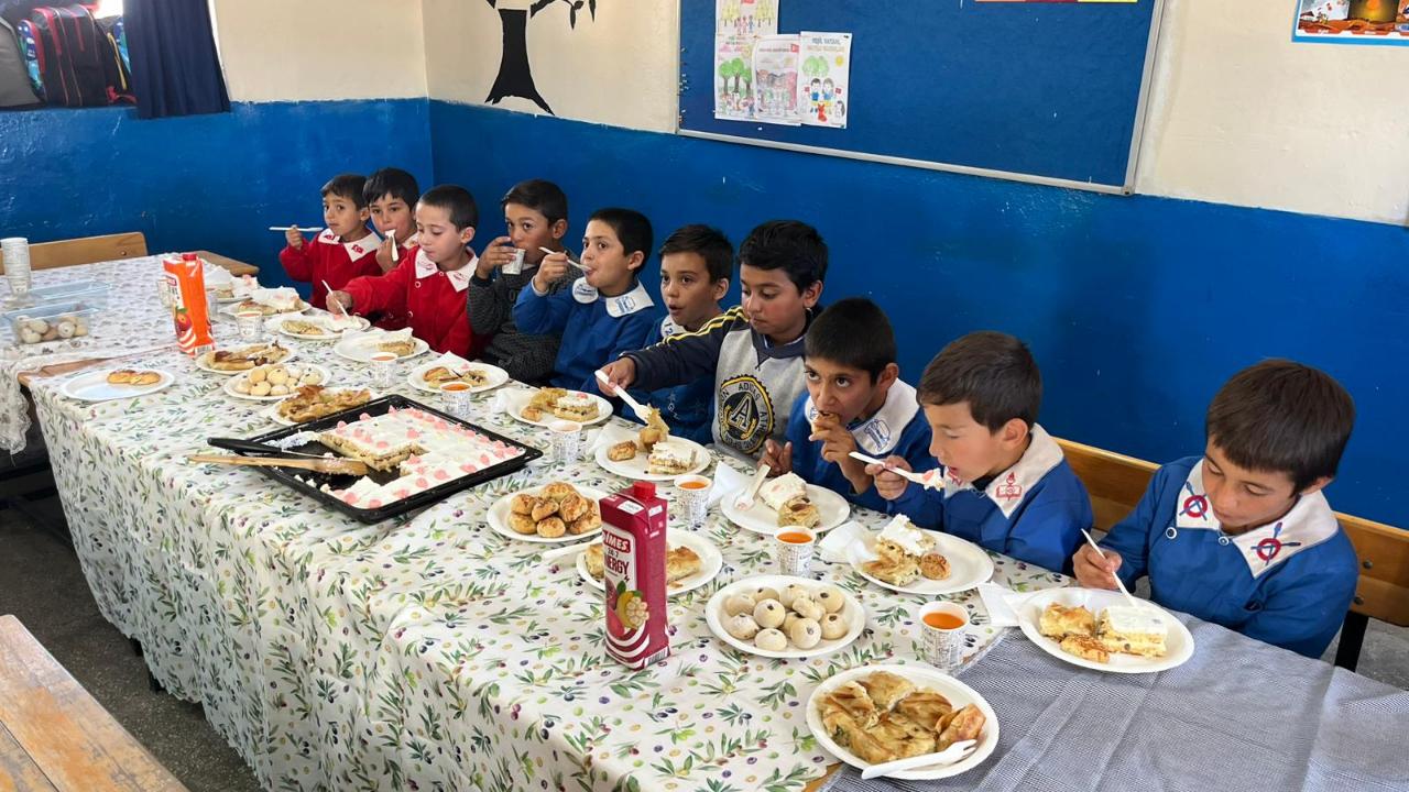 Kars Aile Destek Merkezi çocukları unutmadı