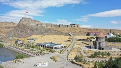 Kars Kalesi geçmiş dönemin izlerini taşıyor