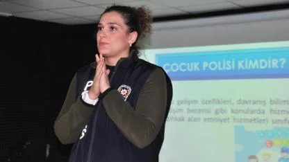 Kars Polisi, öğrencileri temel hakları konusunda bilgilendiriyor