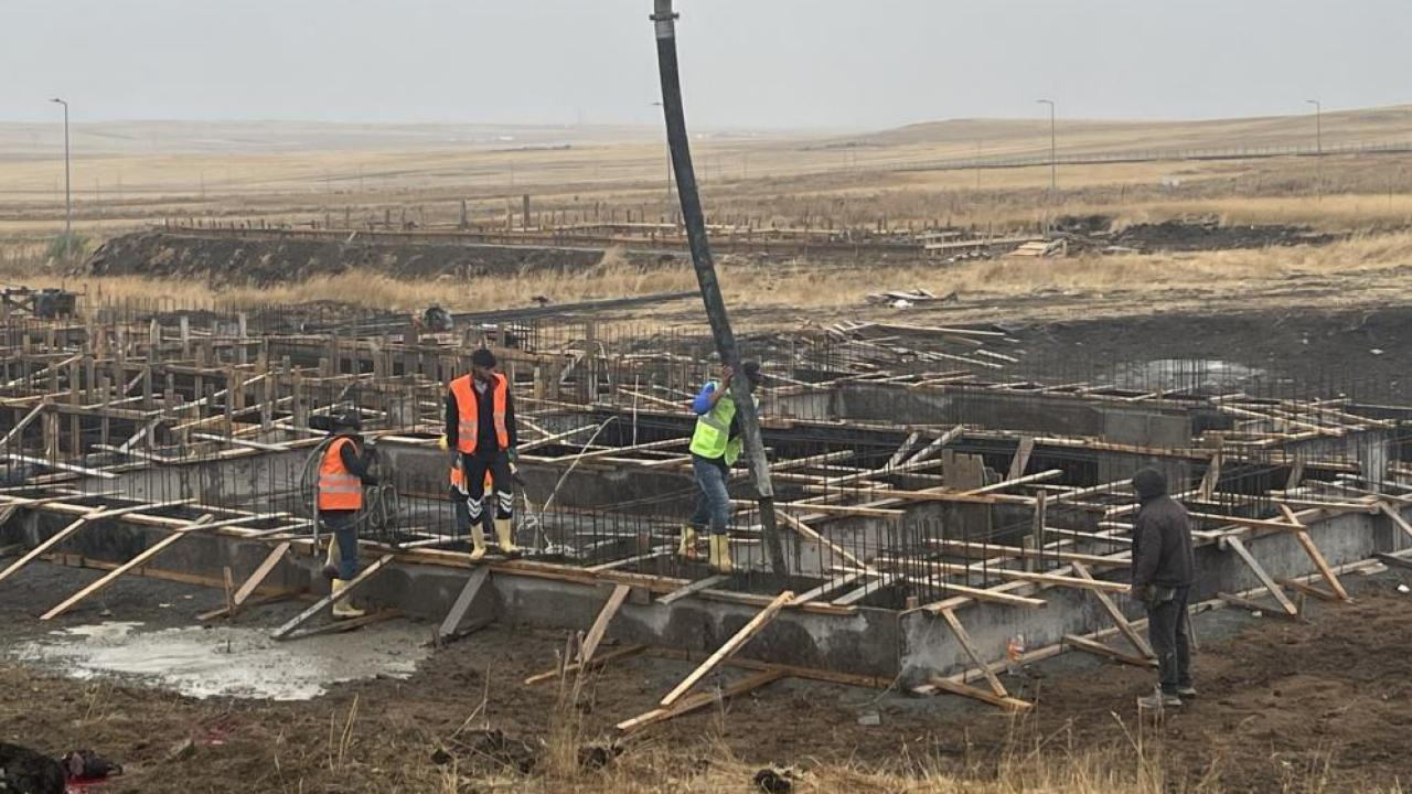 Kars TDİ Besi ve Süt OSB’de TKDK Destekli 100 başlık besi işletmesinin temelleri atıldı