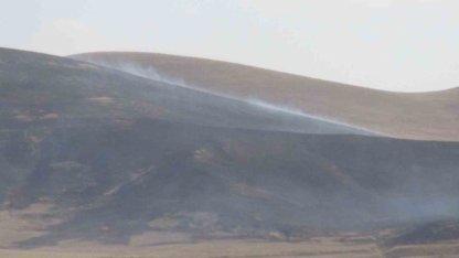 Kars’ta Akbaba Dağı'nda anız yangını
