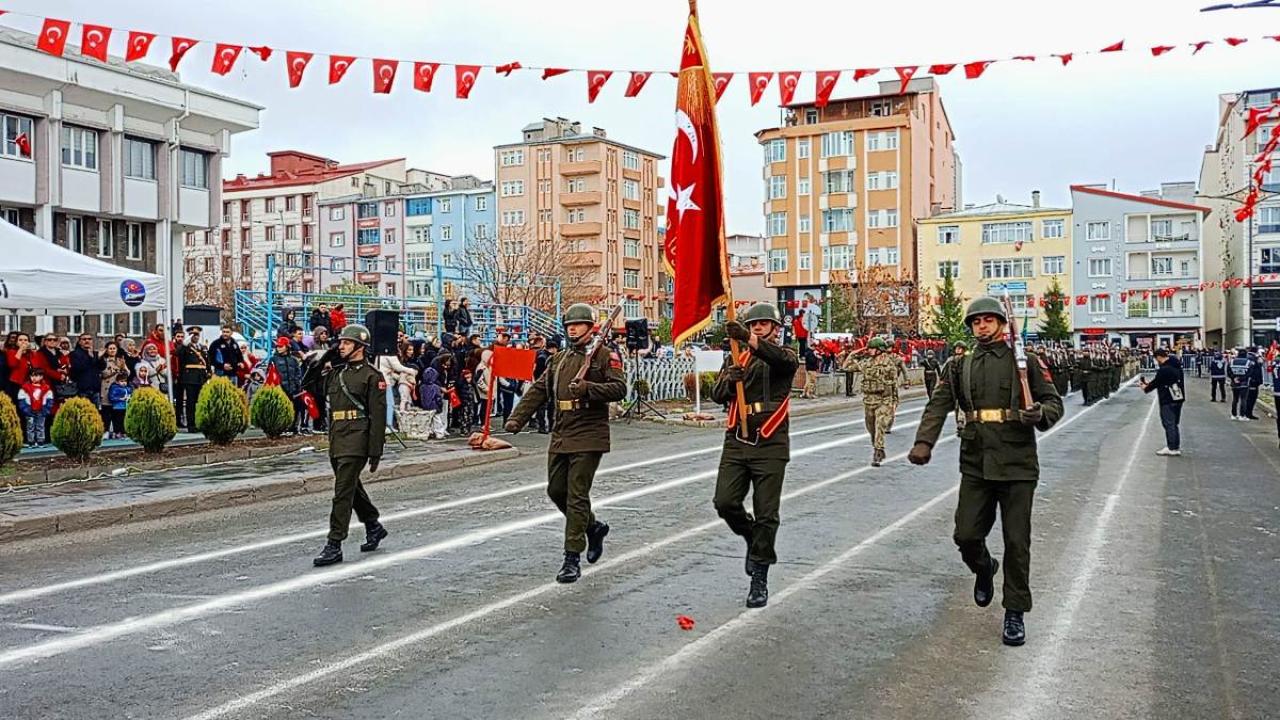 Kars’ta Cumhuriyetin 102. yılı coşkuyla kutlandı