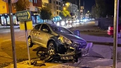 Kars'ta otomobil ile motosiklet çarpıştı
