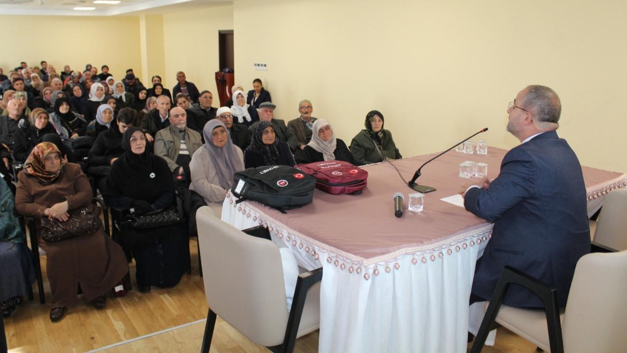 Kars’ta umre yolcuları bilgilendirildi