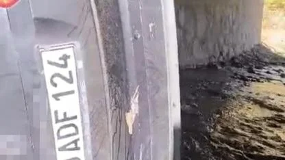 Kontrolden çıkan otomobil dereye uçtu