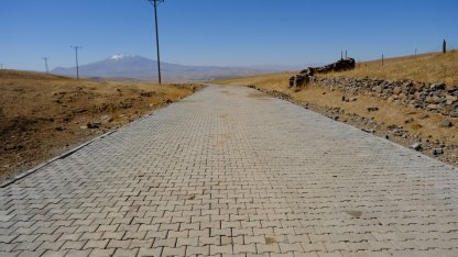 Köye kilitli parke taşı