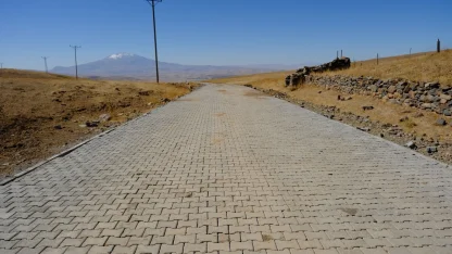 Köye kilitli parke taşı
