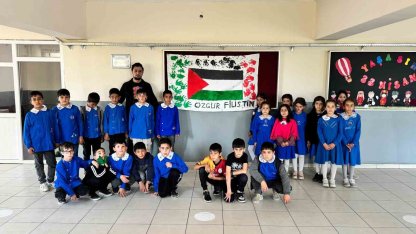 Öğrenciler "Özgür Filistin" temalı pankart hazırladı