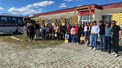 Ardahan'da öğrenciler Kafkas Arı Konağı ve Arıcılık Müzesi’ni gezdi