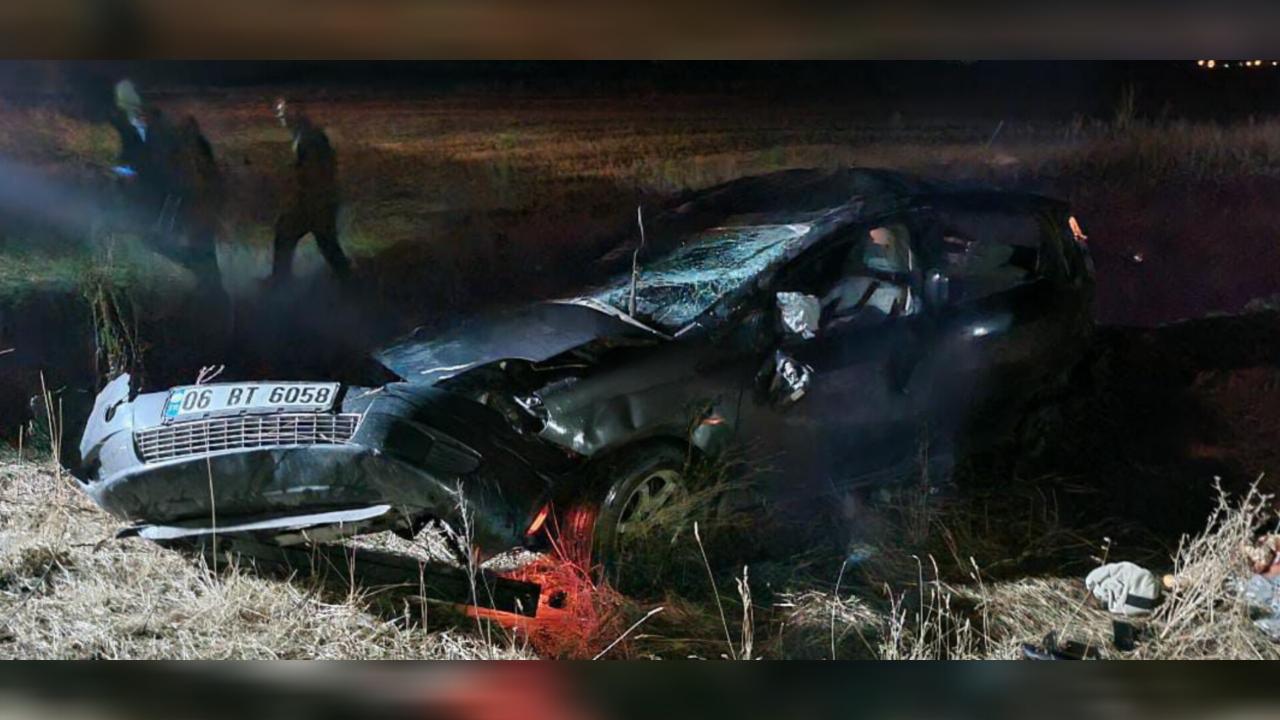 Otomobil şarampole devrildi: 1 ölü, 2&#039;si çocuk 3 yaralı