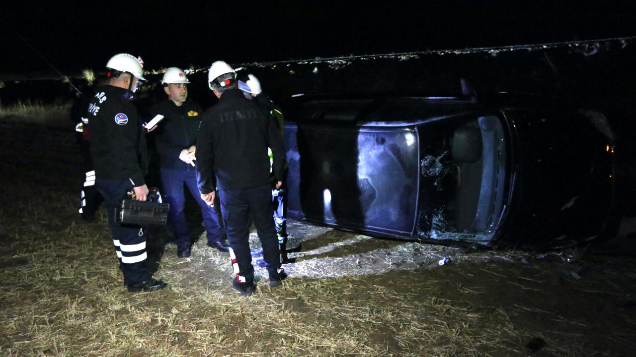 Otomobil şarampole devrildi 4 kişi yaralandı