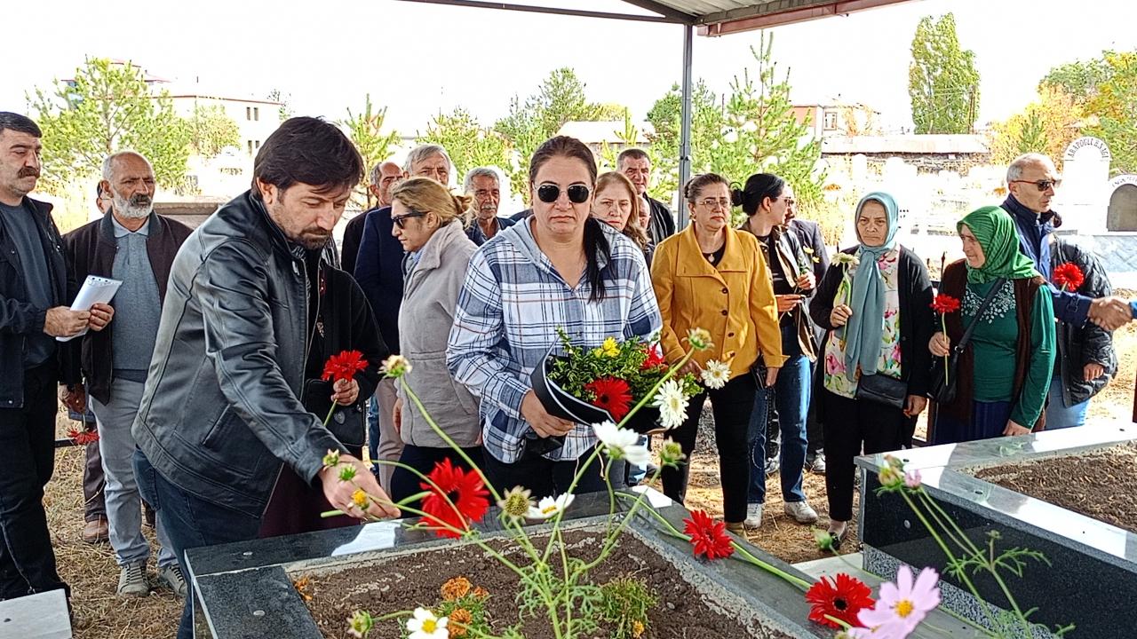 Özfer Gökhan Arpaçay, mezarı başında anıldı