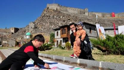 Özgür Filistin'in resmini 250 metrelik tuvale çizdiler