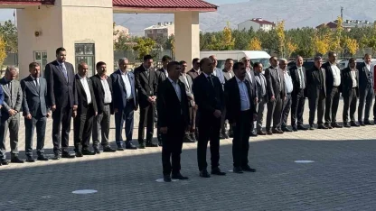 Patnos’ta Muhtarlar Günü’nde Ballı Kutlama