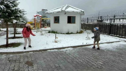 Sarıkamış’a mevsimin ilk karı yağdı