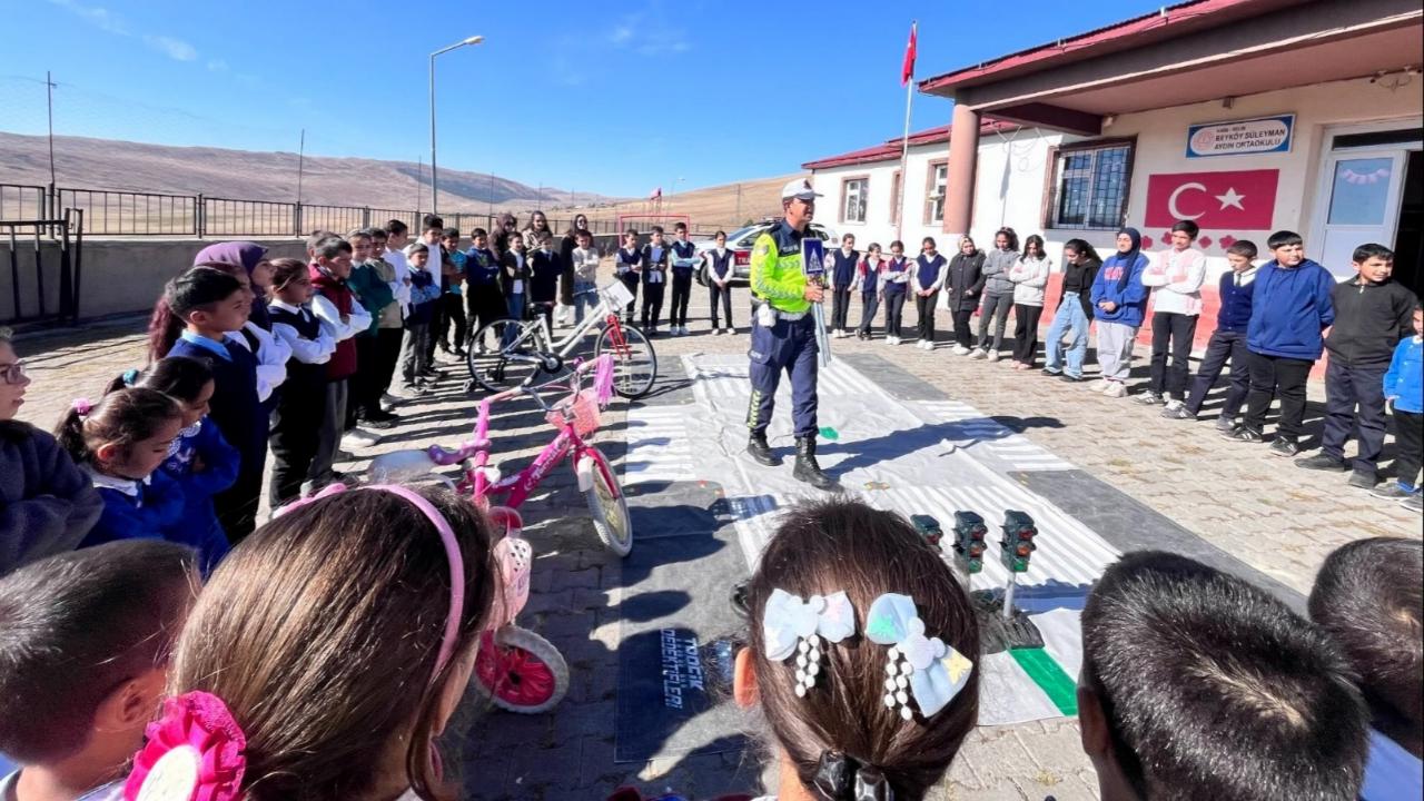 Selim&#039;de öğrencilere trafik eğitimi verildi