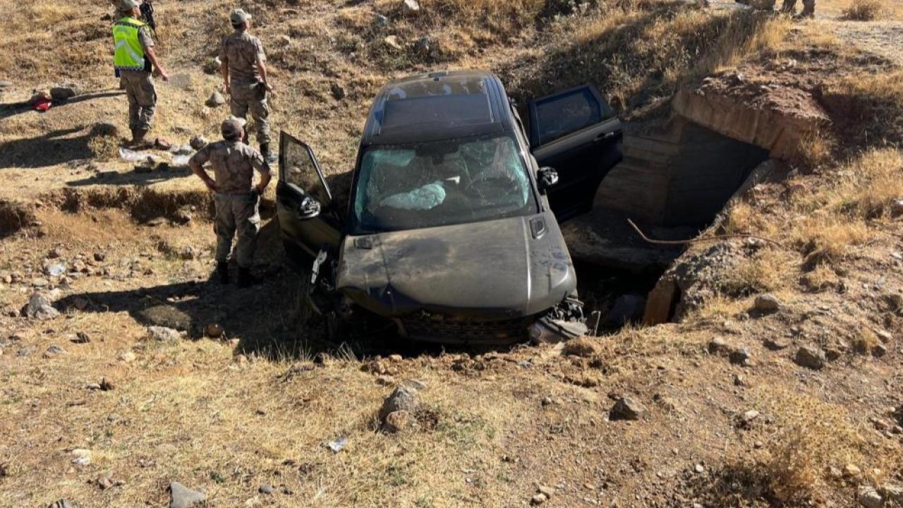 Takla atan araç şarampole uçtu