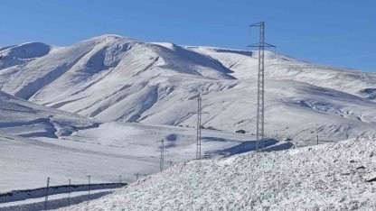 Taşlıçay’da kar yağışıyla Gündoğdu köyü beyaza büründü